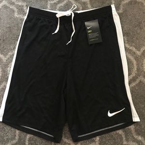 Men’s Nike Dri-Fit Short Lrg BNWT